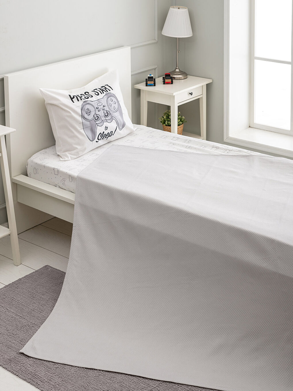 مفرش سرير بيكيه للأطفال اسود