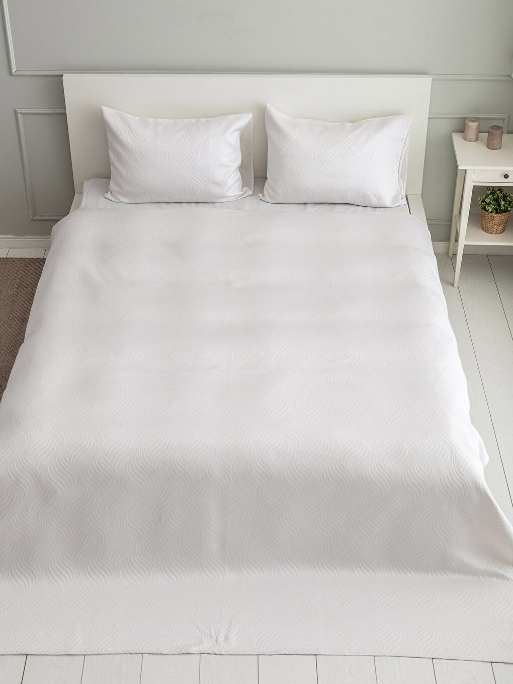 Beyaz Çift Kişilik Yatak Örtüsü-1