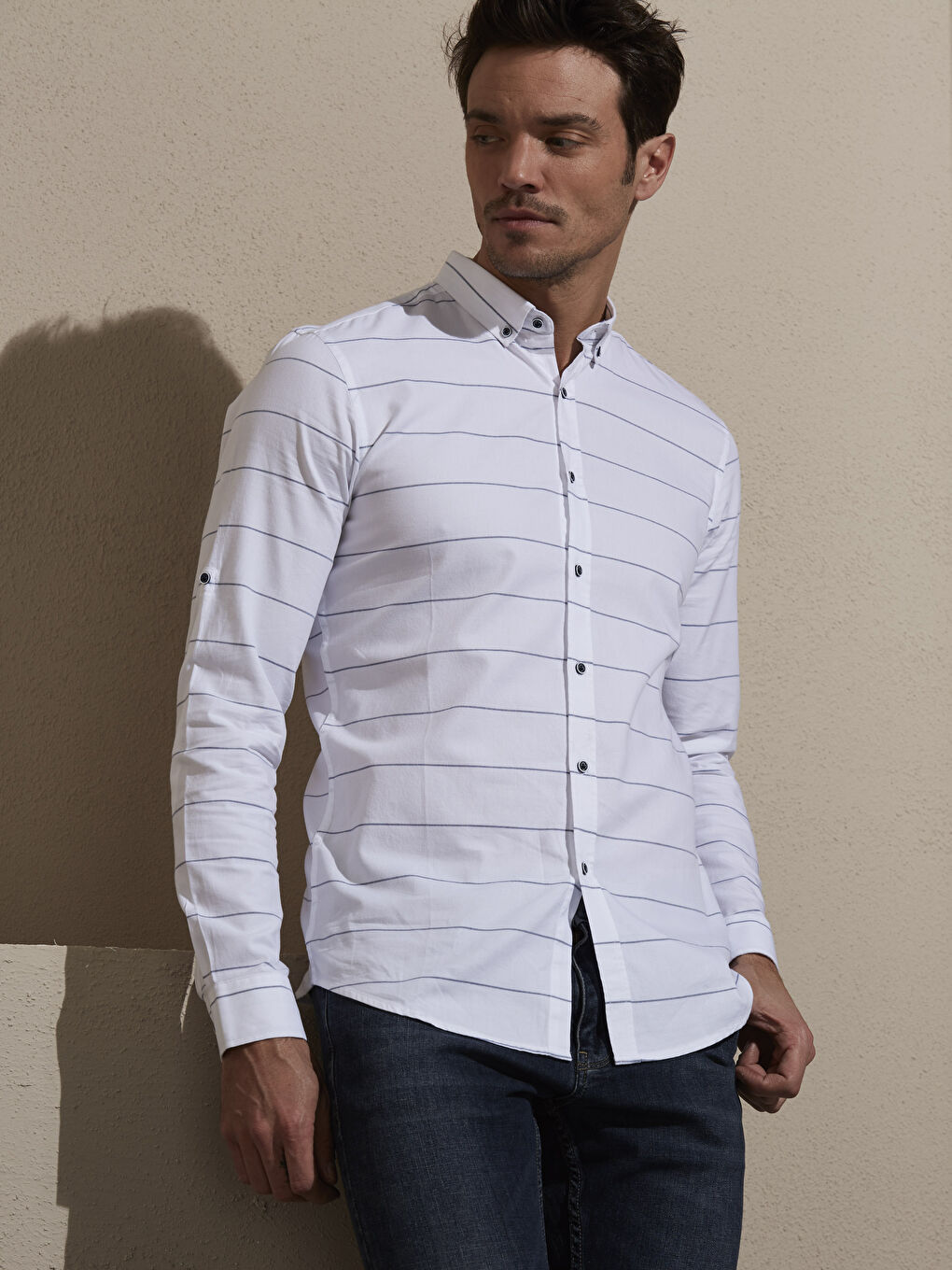 Beyaz Çizgili Gömlek