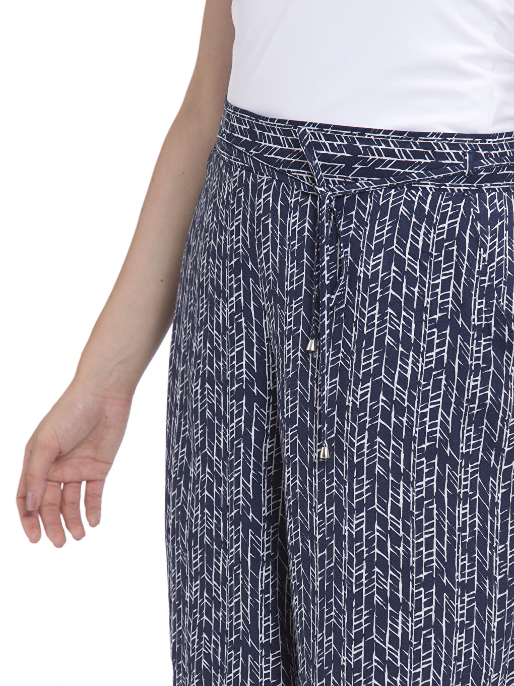 LCWAIKIKI Basic Patterned Elastic Waist Viscose Shorts -7Y7037Z8-676