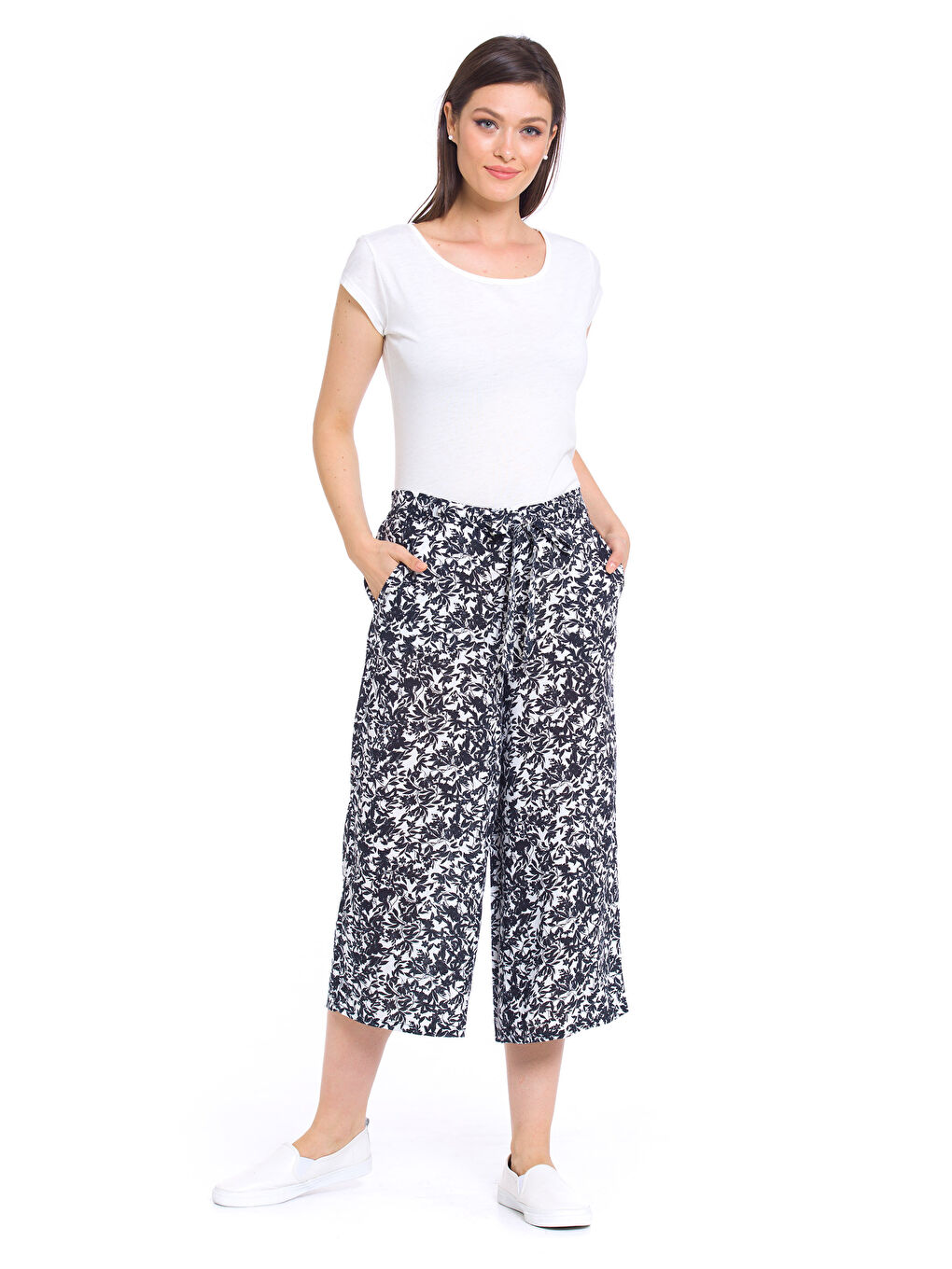 Siyah Yüksek Bel Kuşaklı Viskon Kapri-2