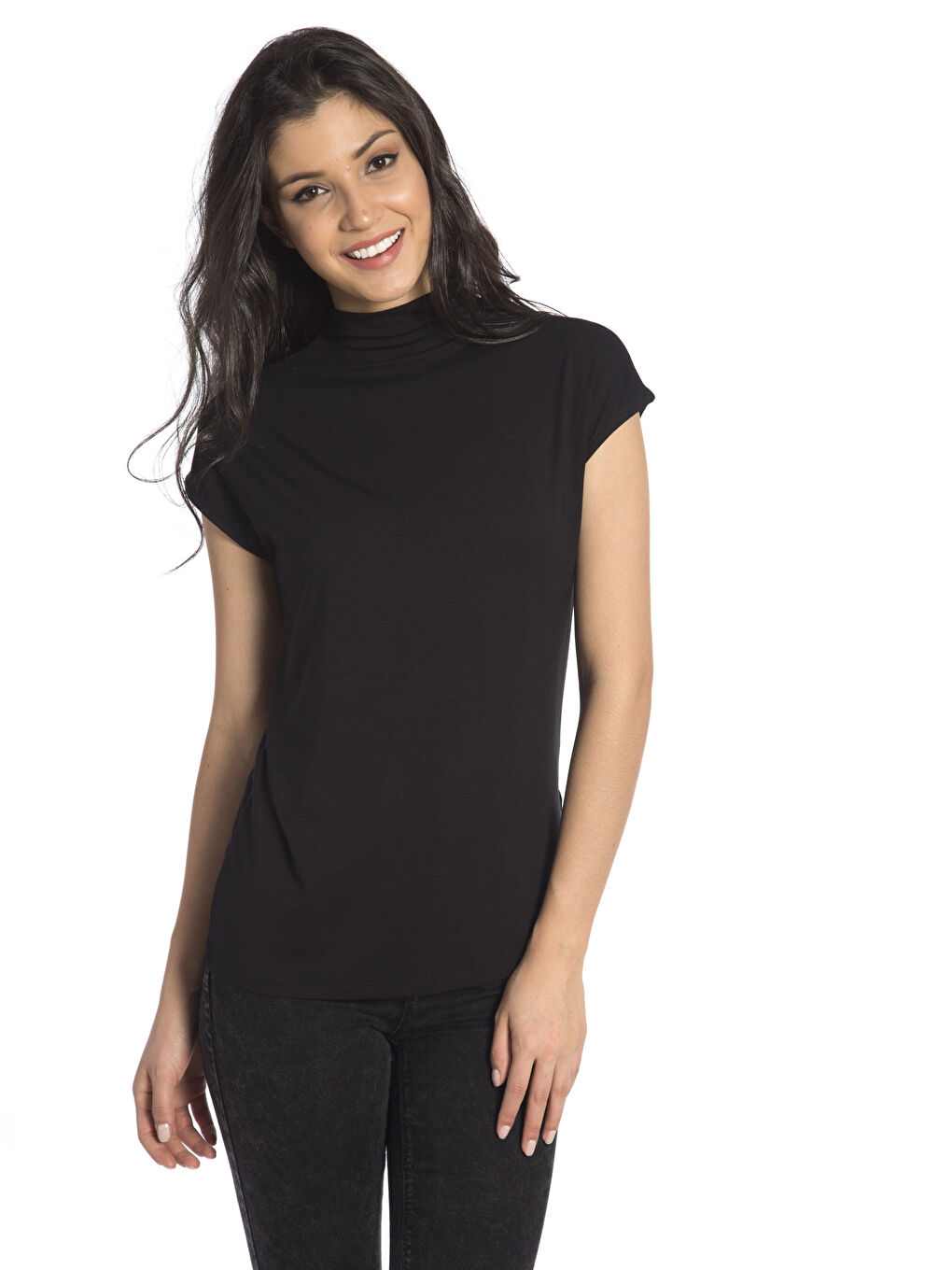 Siyah Dik Yaka Düz Kısa Kollu Kadın Tişört