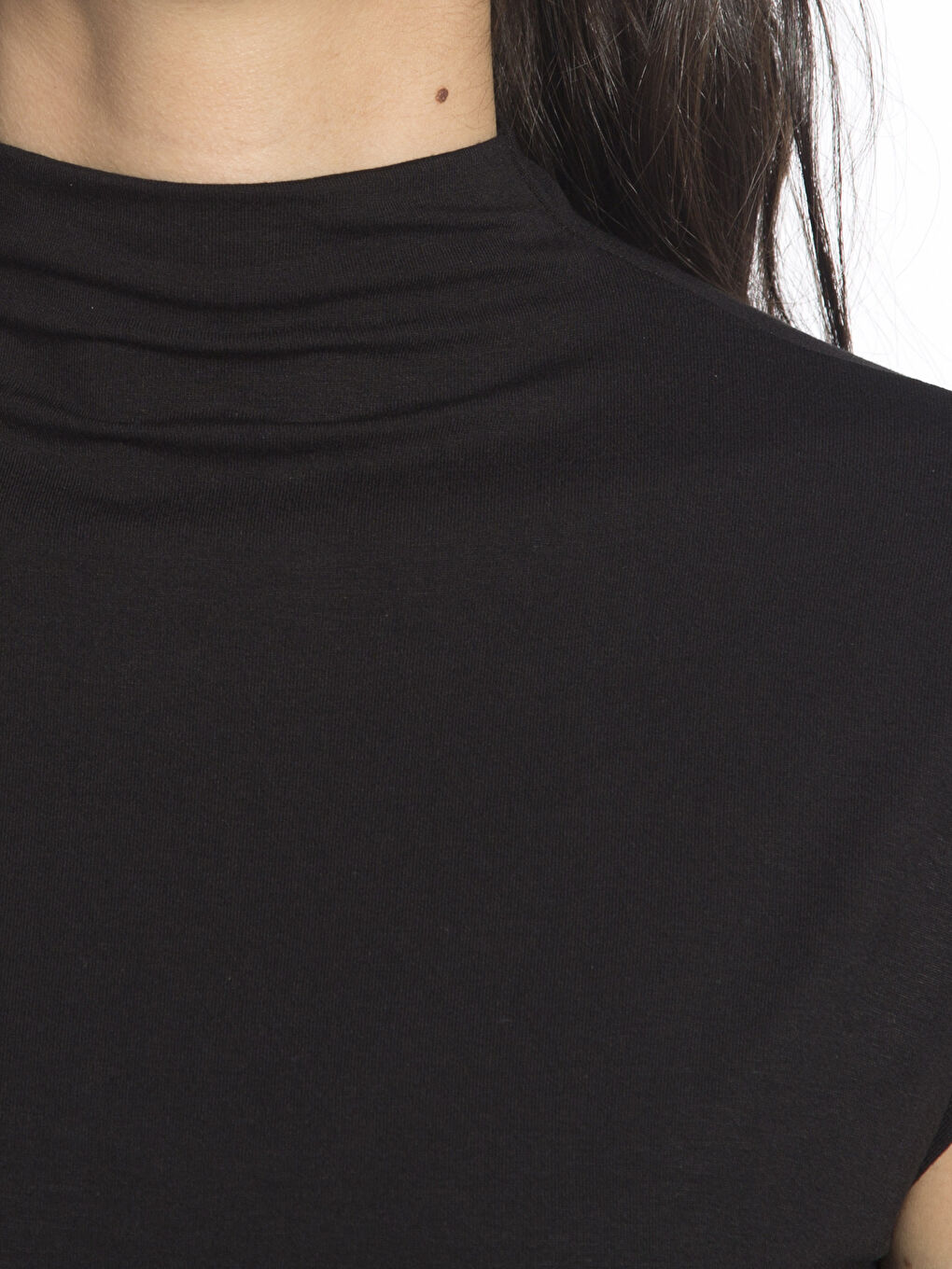 Siyah Dik Yaka Düz Kısa Kollu Kadın Tişört-3