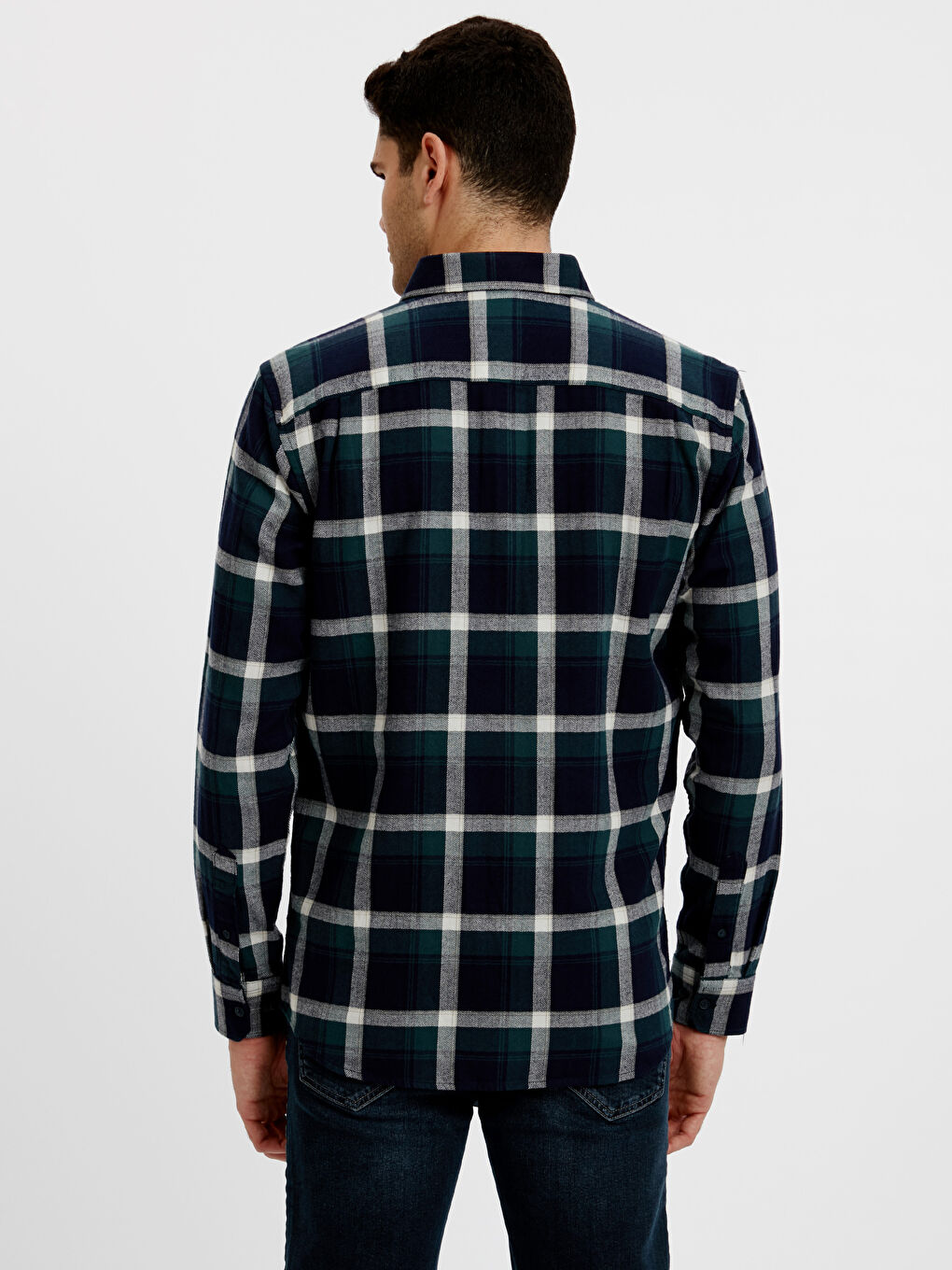 Мъж Зелено Риза-1