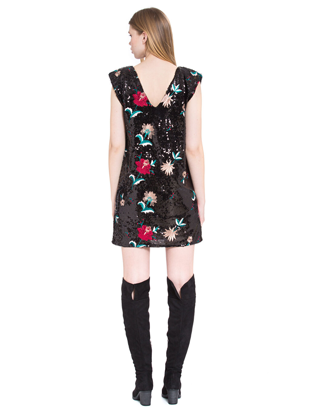 ქალი შავი კაბა-2