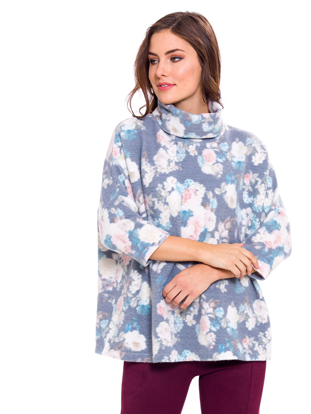 تي شيرت نسائي بياقة قمع مطبوع