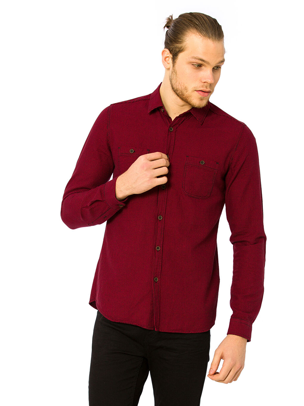 قميص أحمر رجل