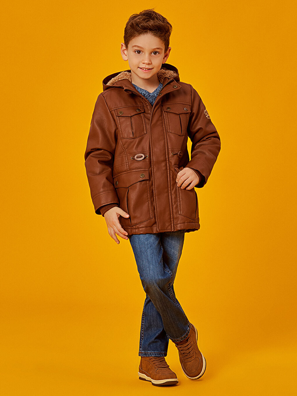 Kapüşonlu Deri Görünümlü Erkek Çocuk Ceket