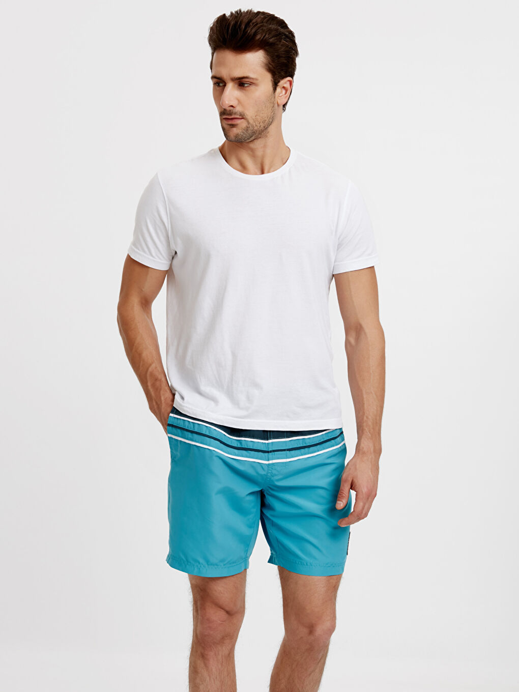 شورت سباحة لحد الركبة