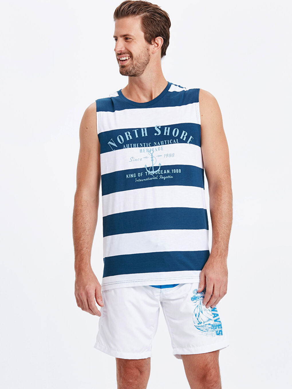 Beyaz Kısa Boy Baskılı Deniz Şortu