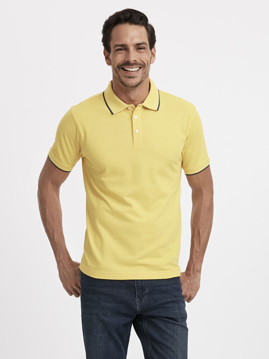 تيشيرت بياقة بولو كم قصير بيكيه