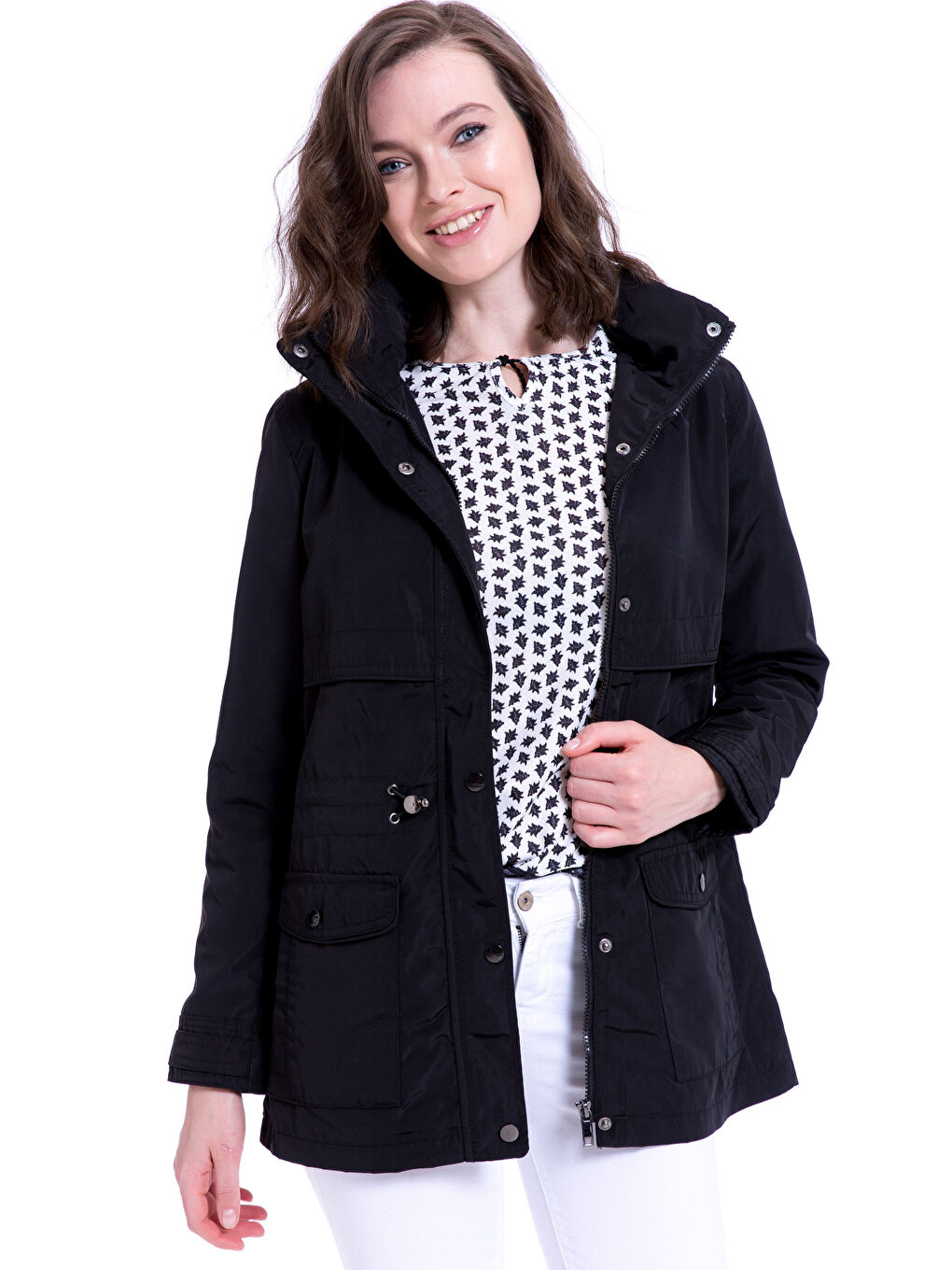 Siyah Dik Yaka Düz Uzun Kollu Kadın Mont