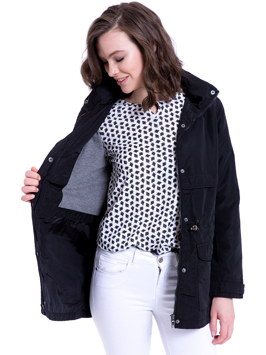 Siyah Dik Yaka Düz Uzun Kollu Kadın Mont-1