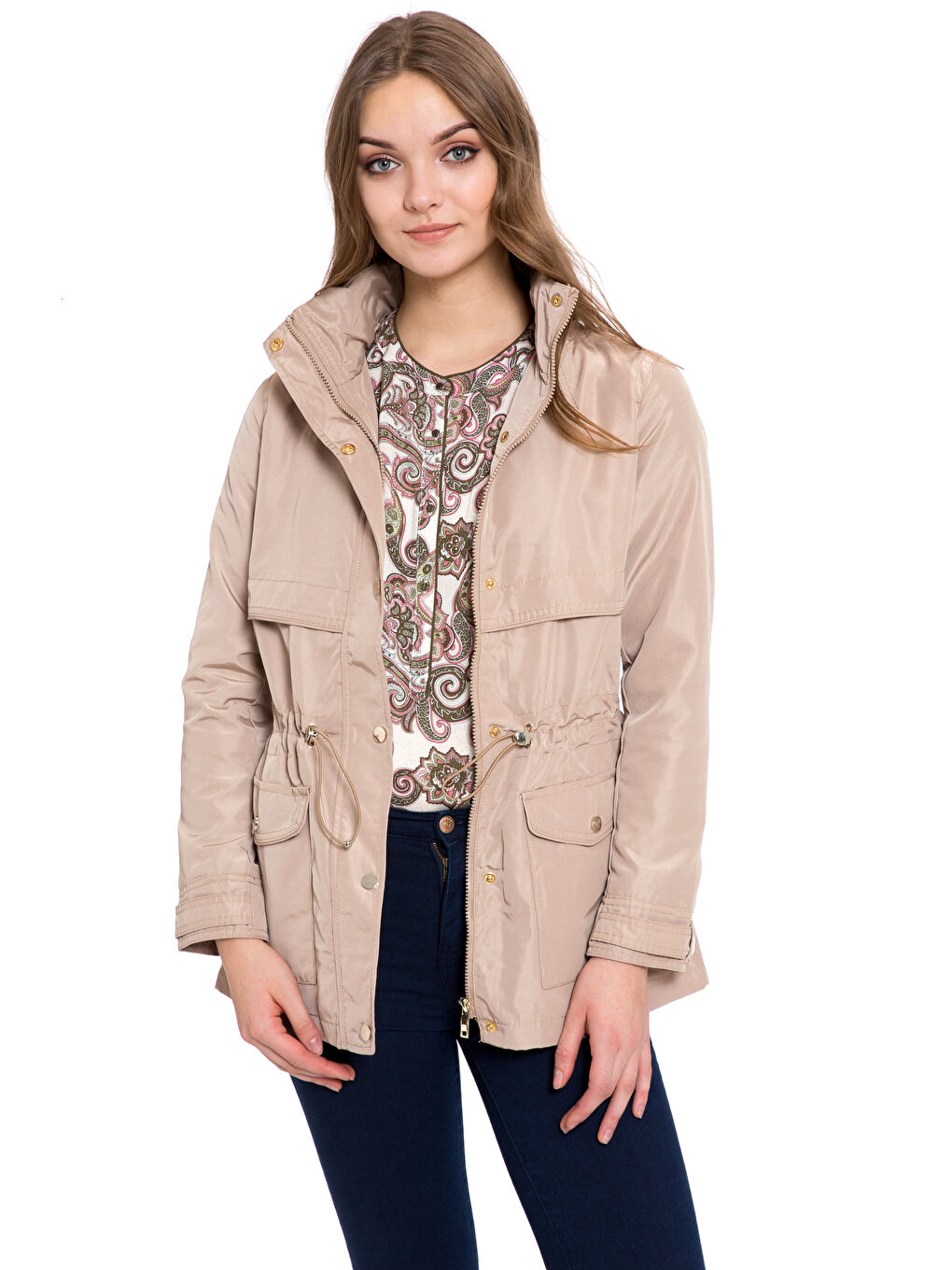 Bej Dik Yaka Düz Uzun Kollu Kadın Mont