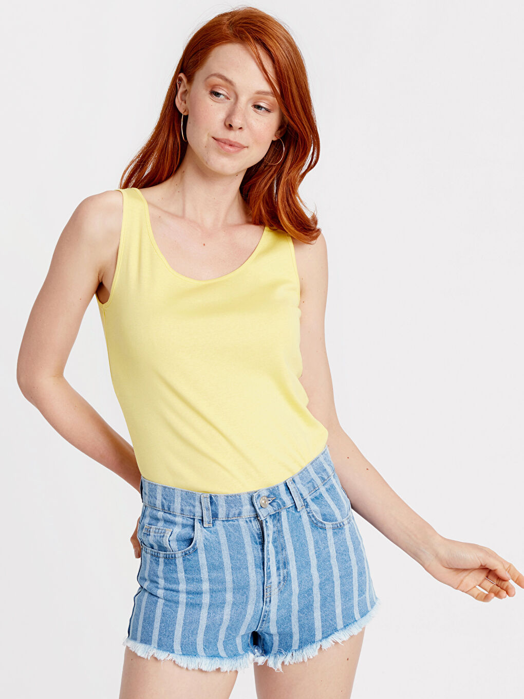 قميص داخلي بدون أكمام اصفر نساء