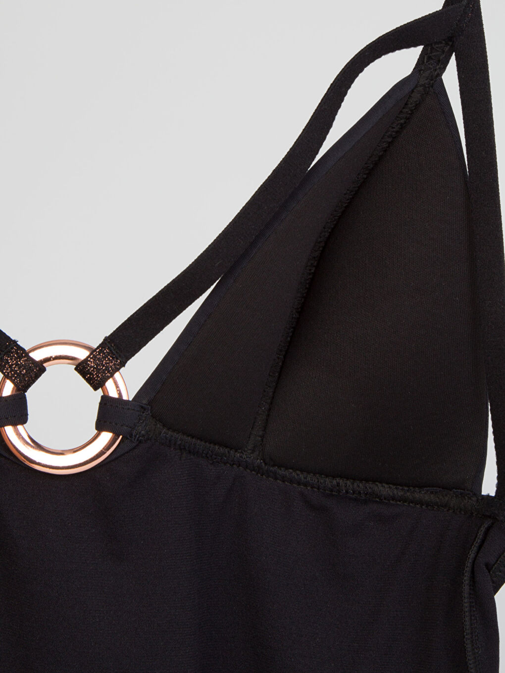 لباس السباحة اسود نساء-3