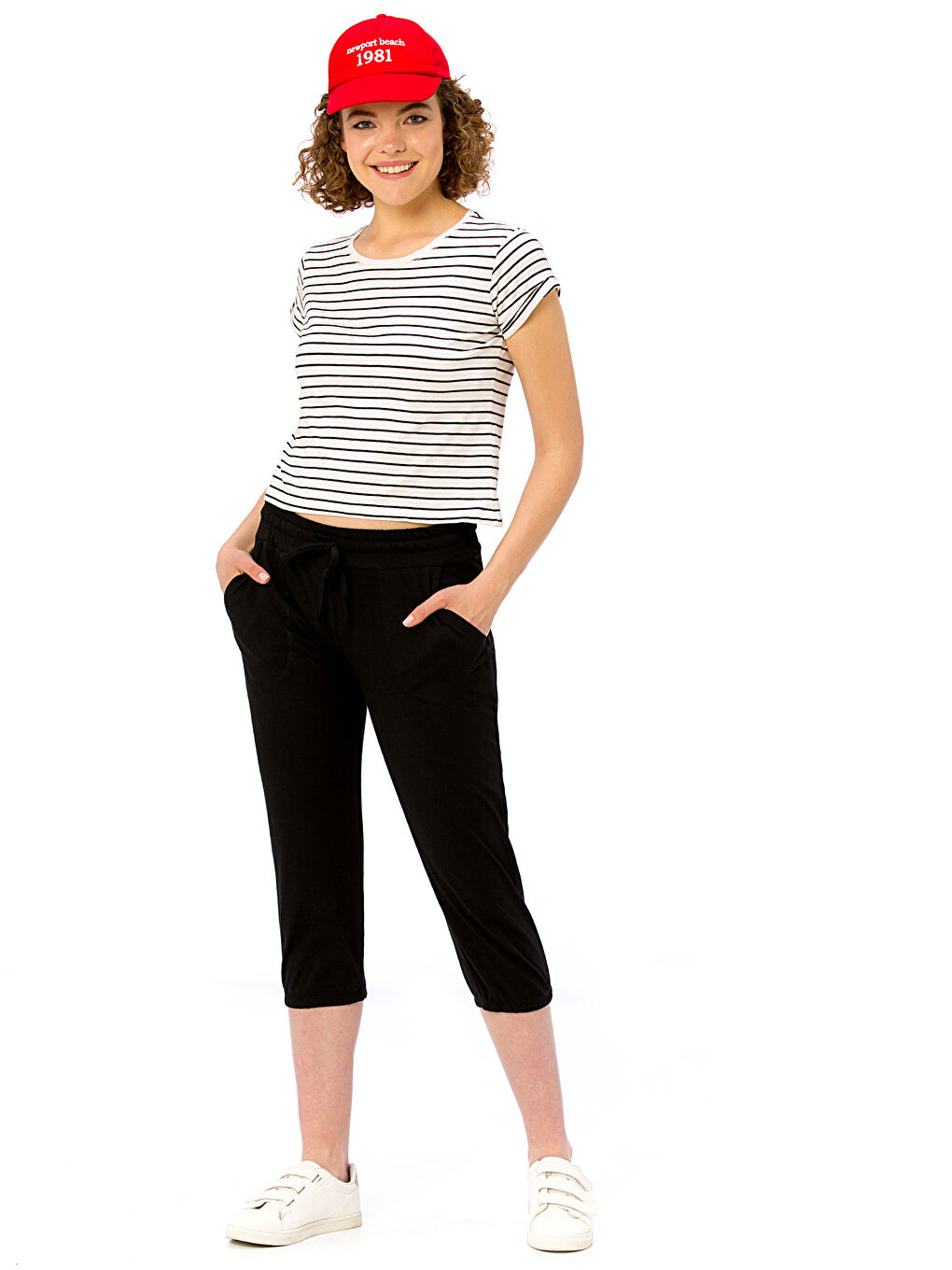 Woman BLACK Capri Trousers
