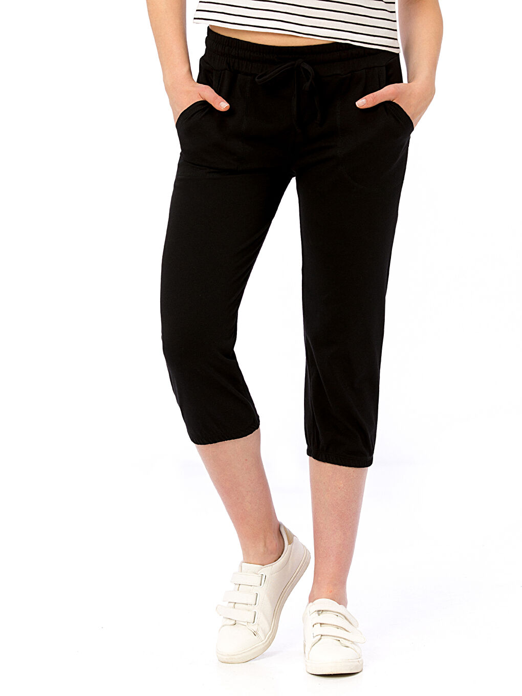 Woman BLACK Capri Trousers-1