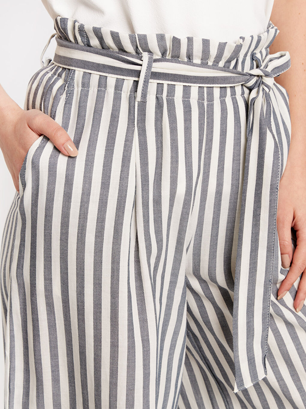 Woman WHITE Trousers-3