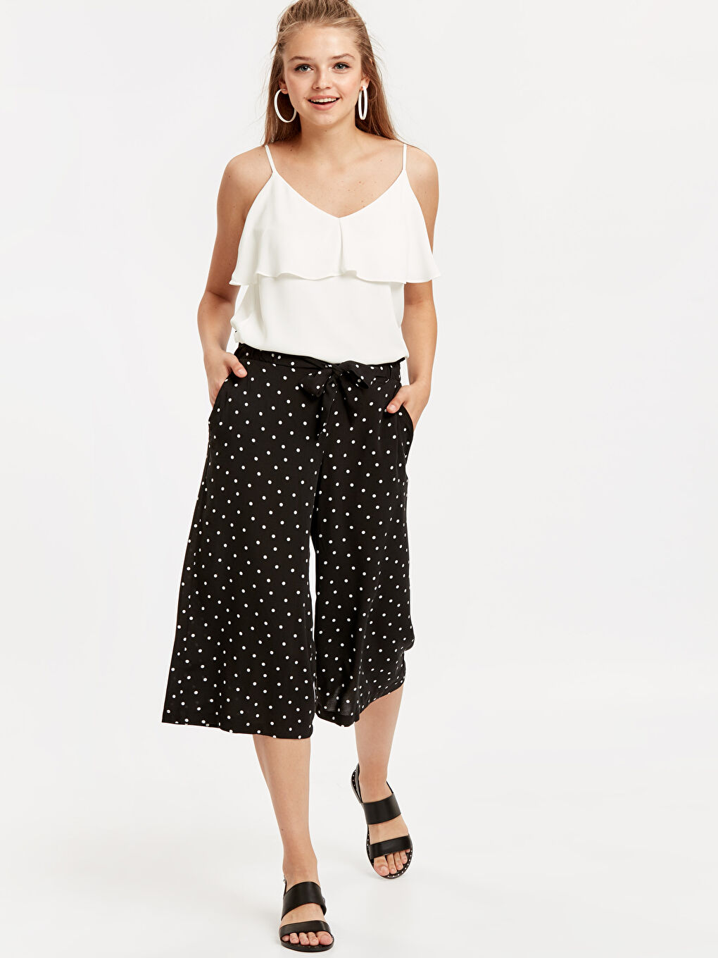 بنطلون كابري اسود نساء