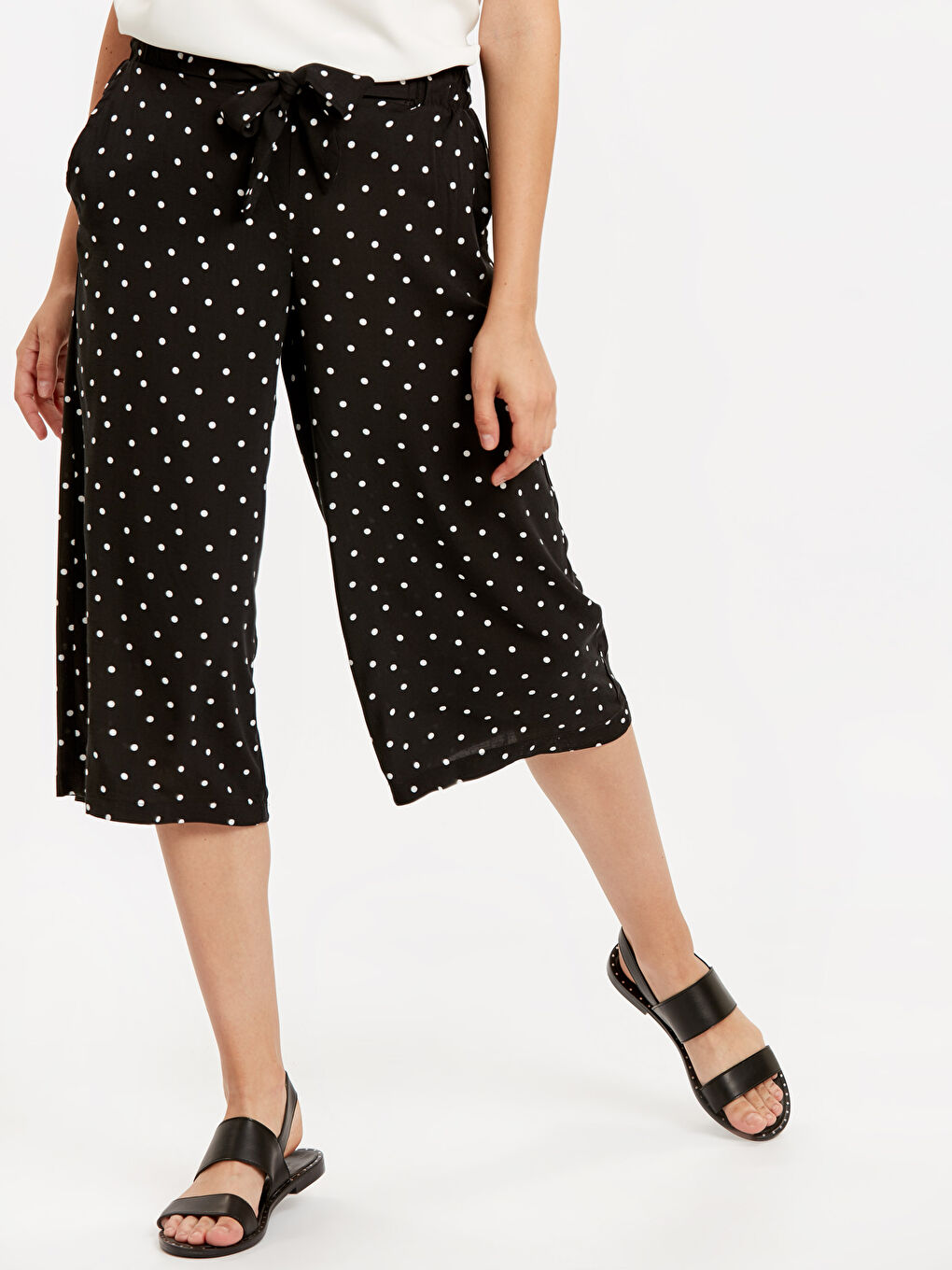 بنطلون كابري اسود نساء-1