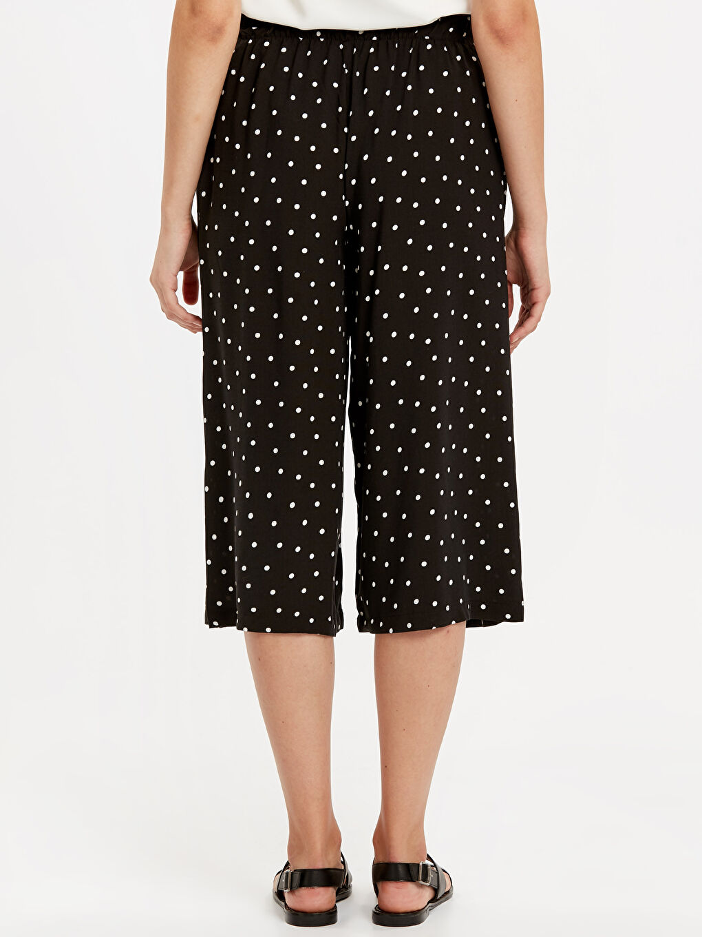 بنطلون كابري اسود نساء-2