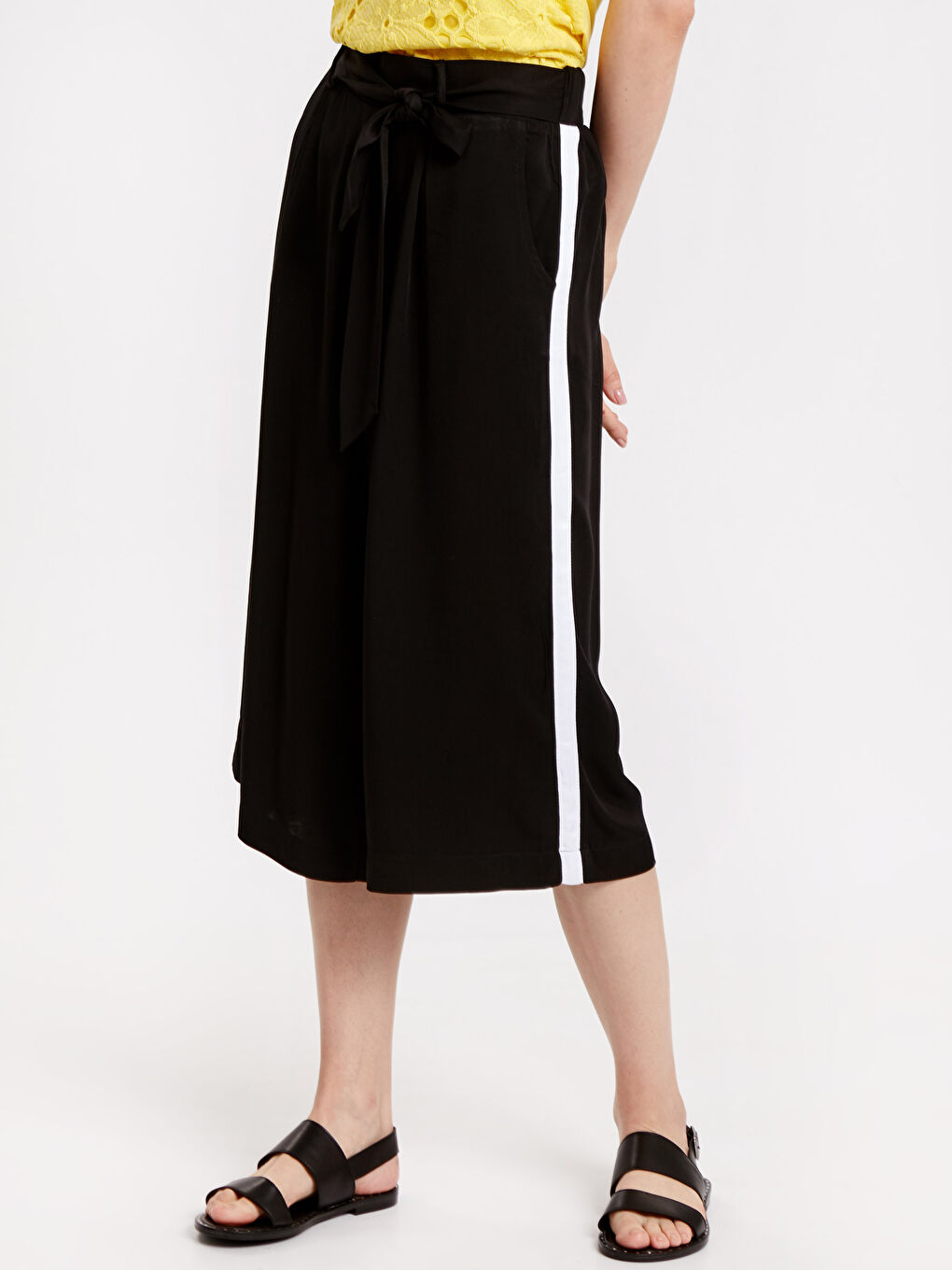 بنطلون كابري اسود نساء-1