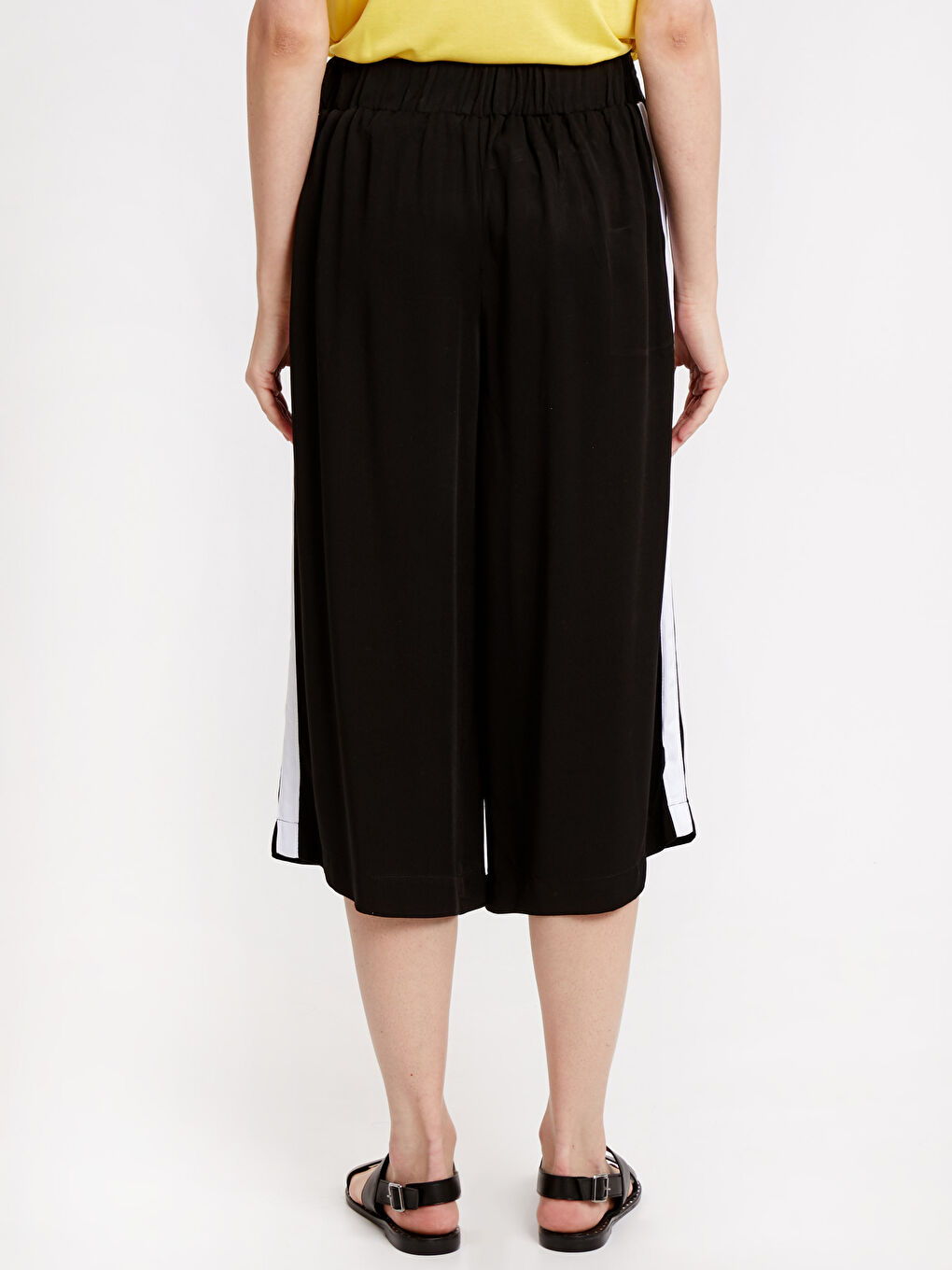 بنطلون كابري اسود نساء-2