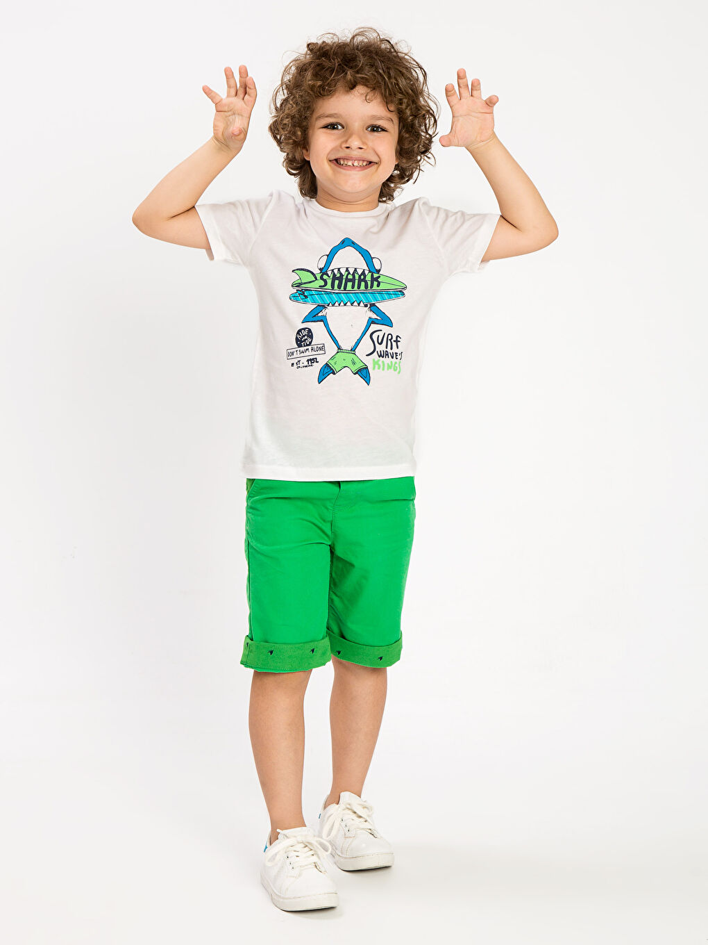 Beyaz Bisiklet Yaka Erkek Çocuk Tişört