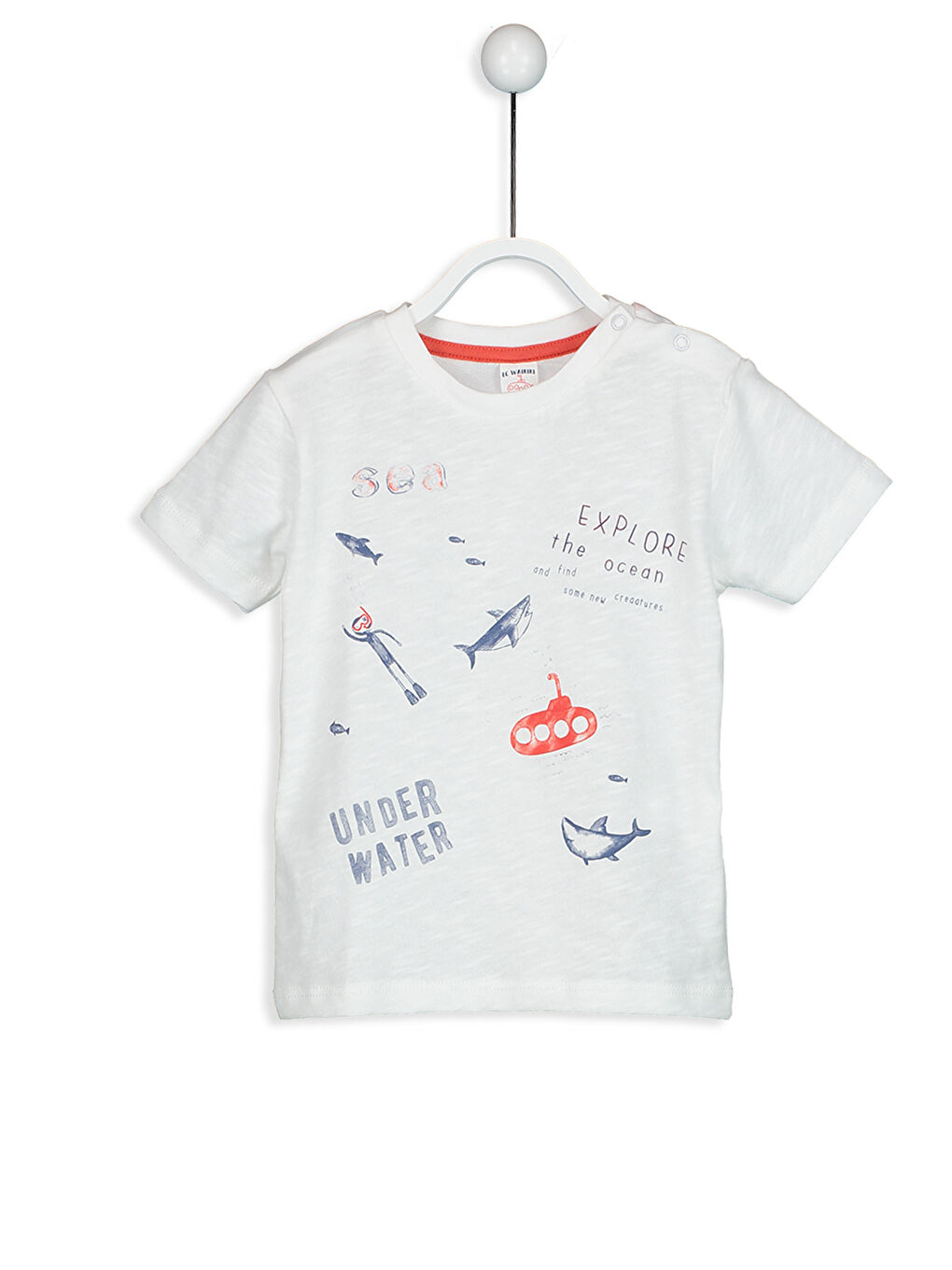 تي شيرت أبيض طفل صغير