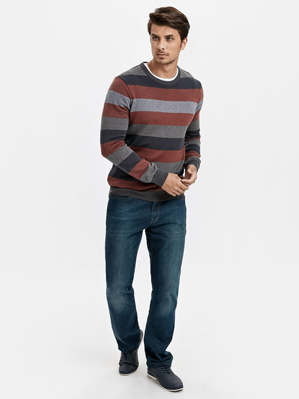 Светр чоловічий трикотажний з круглим вирізом горловини та довгим рукавом-2