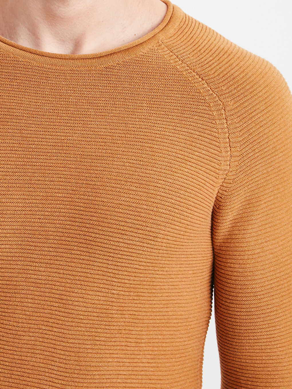 Легкий трикотажный джемпер с круглым вырезом-3