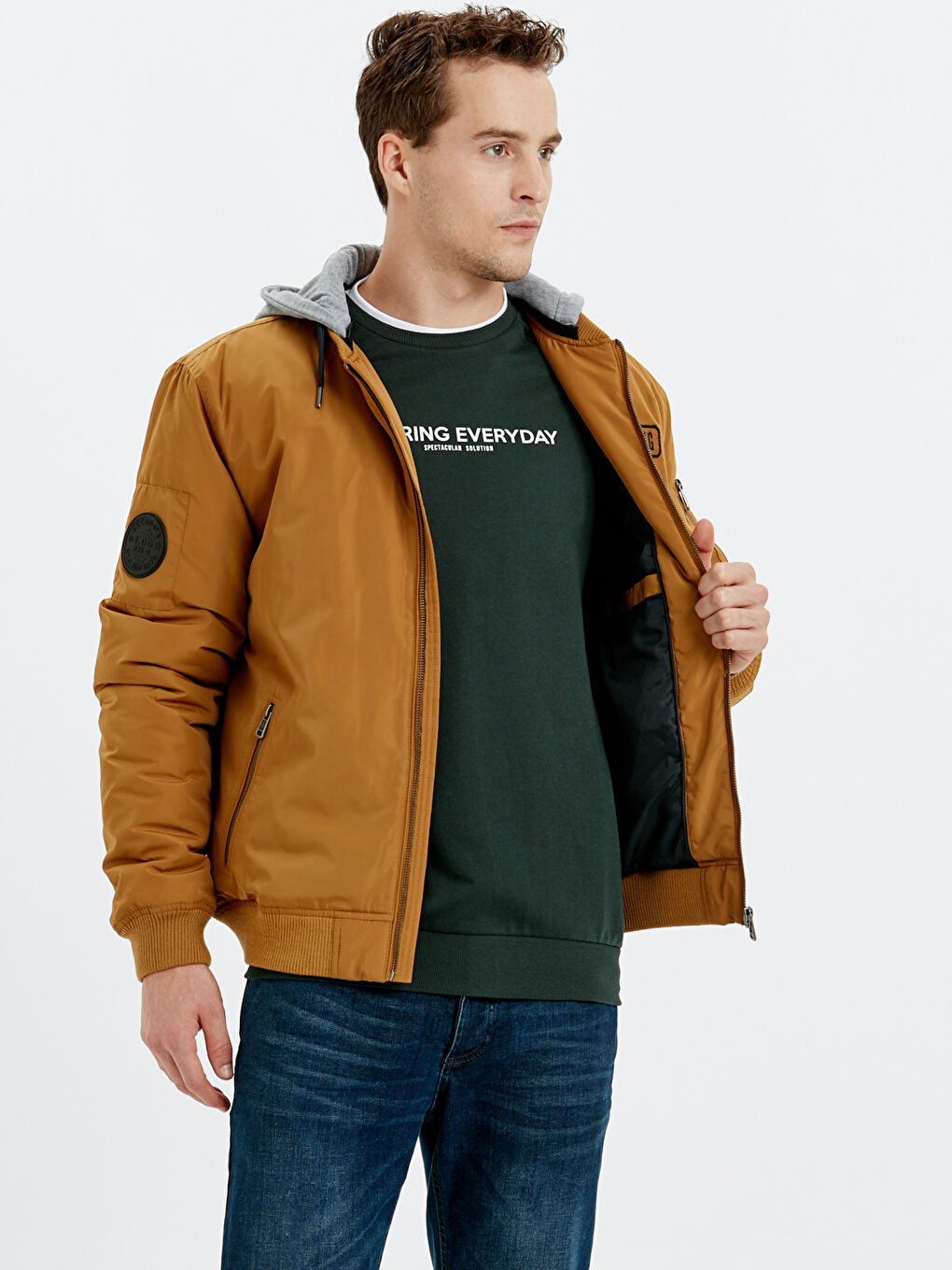 Kahverengi Standart Kalıp Kapüşonlu Erkek Yağmurluk-1