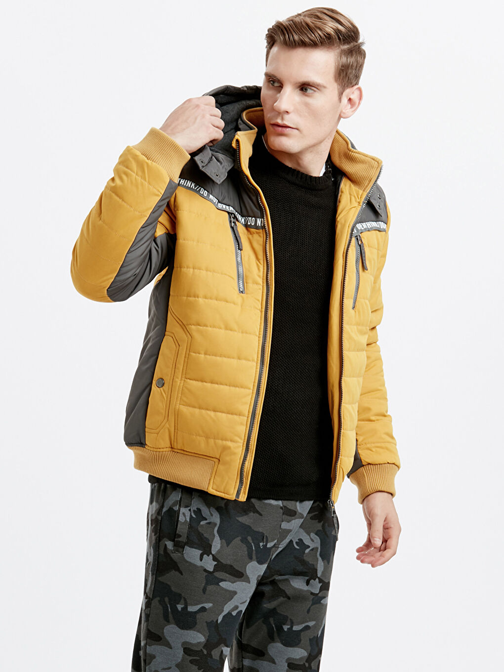 Sarı Kapüşonlu Kalın Mont