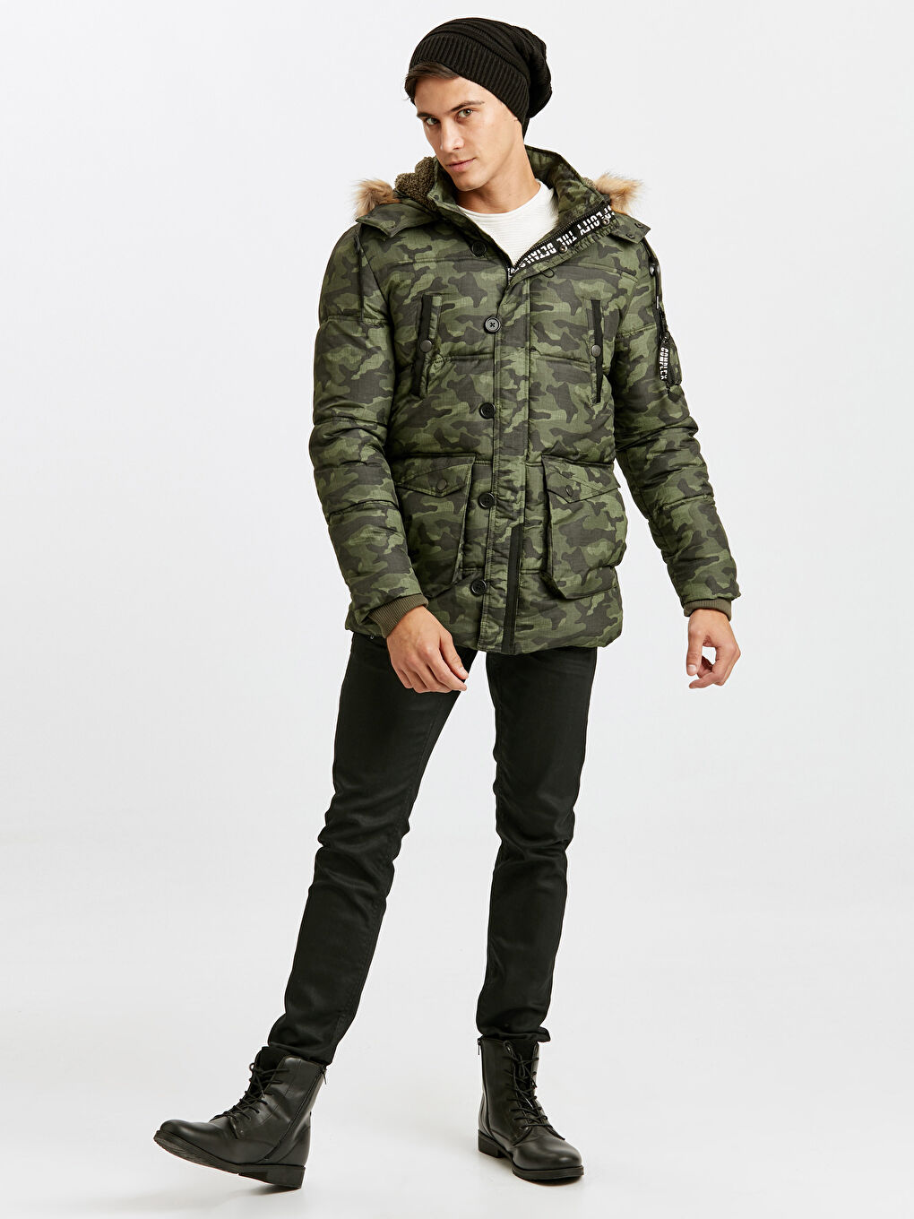 Camo-Figured Heavy Short Coat with Hood-4
