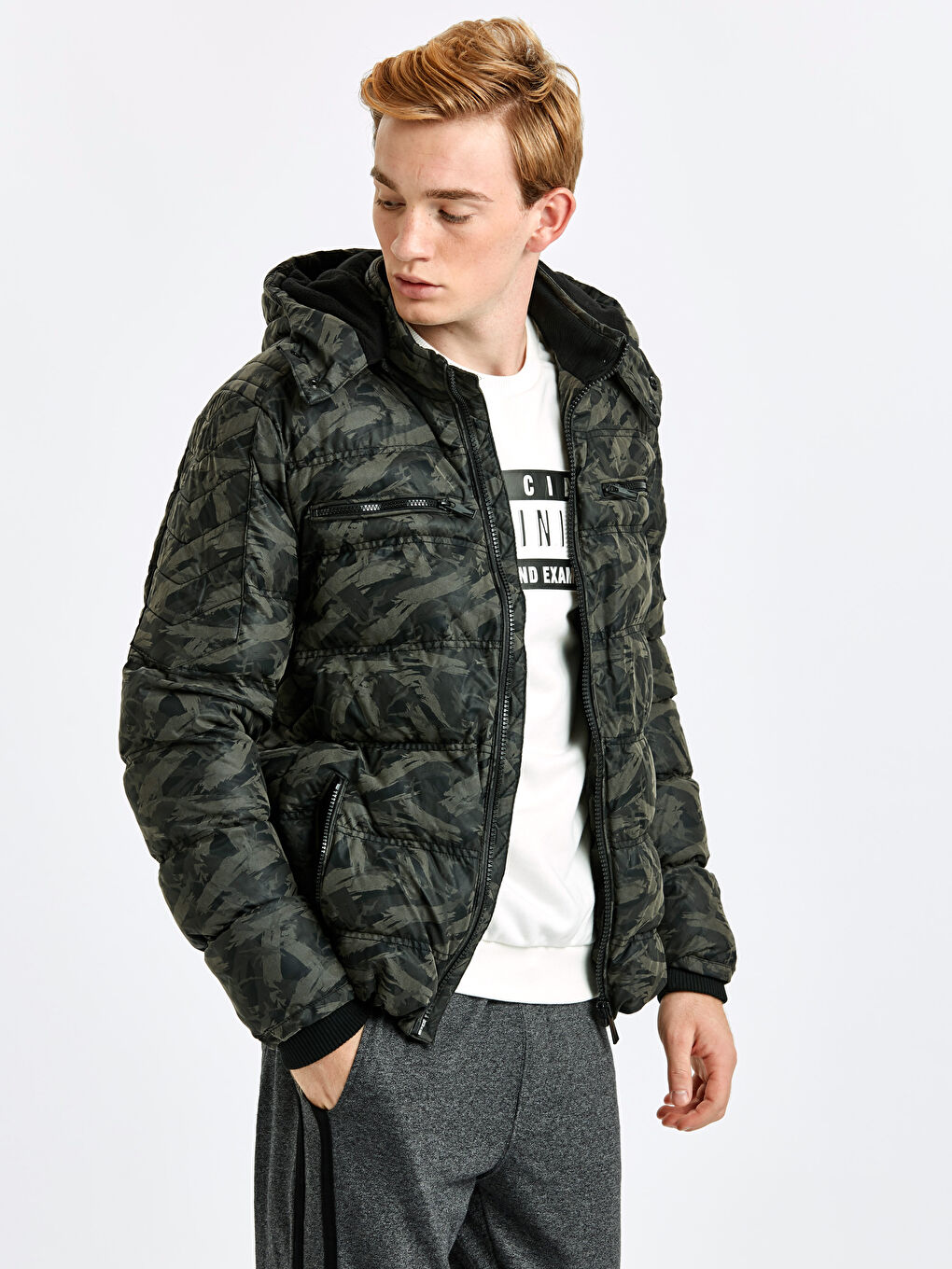 Gri Baskılı Deri Görünümlü Mont