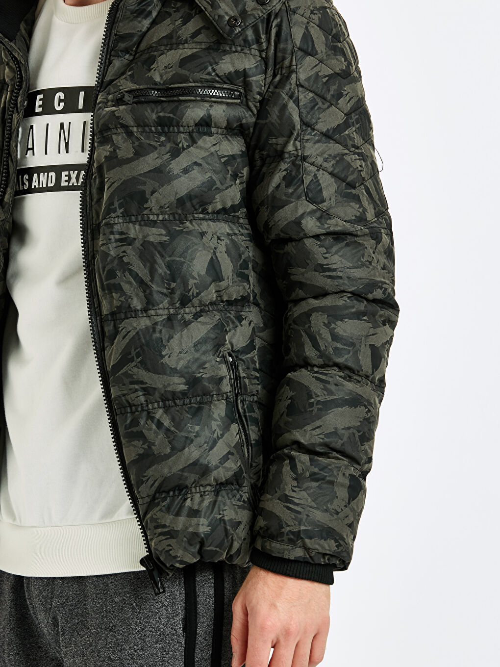 Gri Baskılı Deri Görünümlü Mont-4