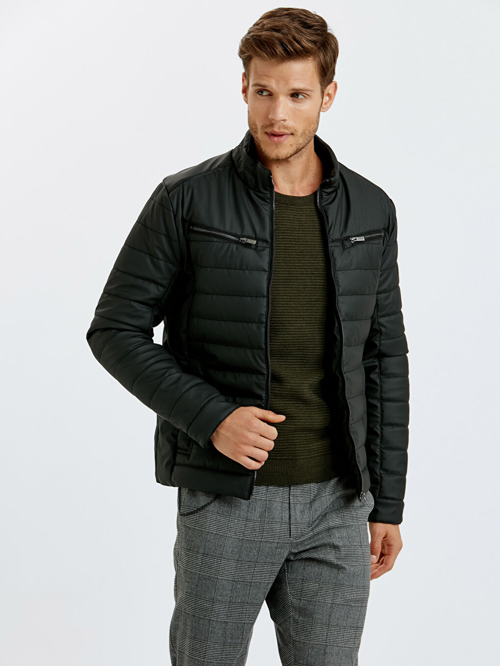 Siyah Sıyah Deri Görünümlü Mont