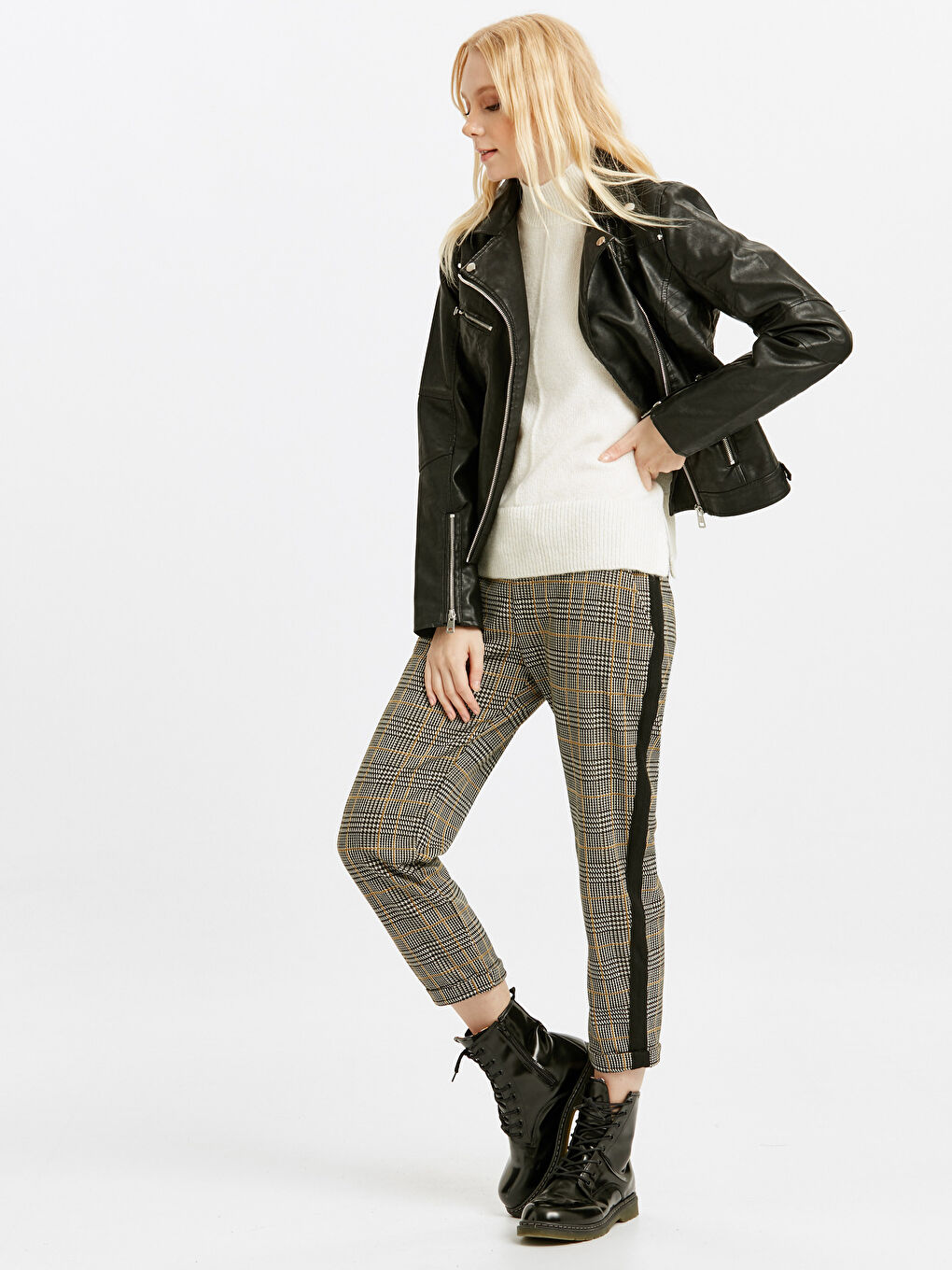 Yeni Siyah Deri Görünümlü Mont-3