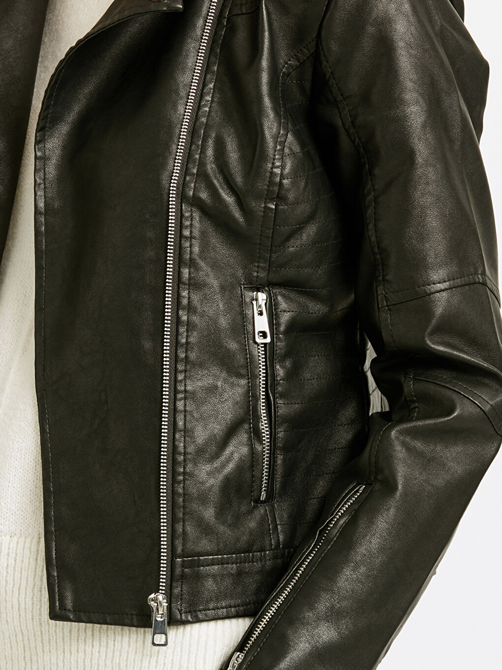 Yeni Siyah Deri Görünümlü Mont-4