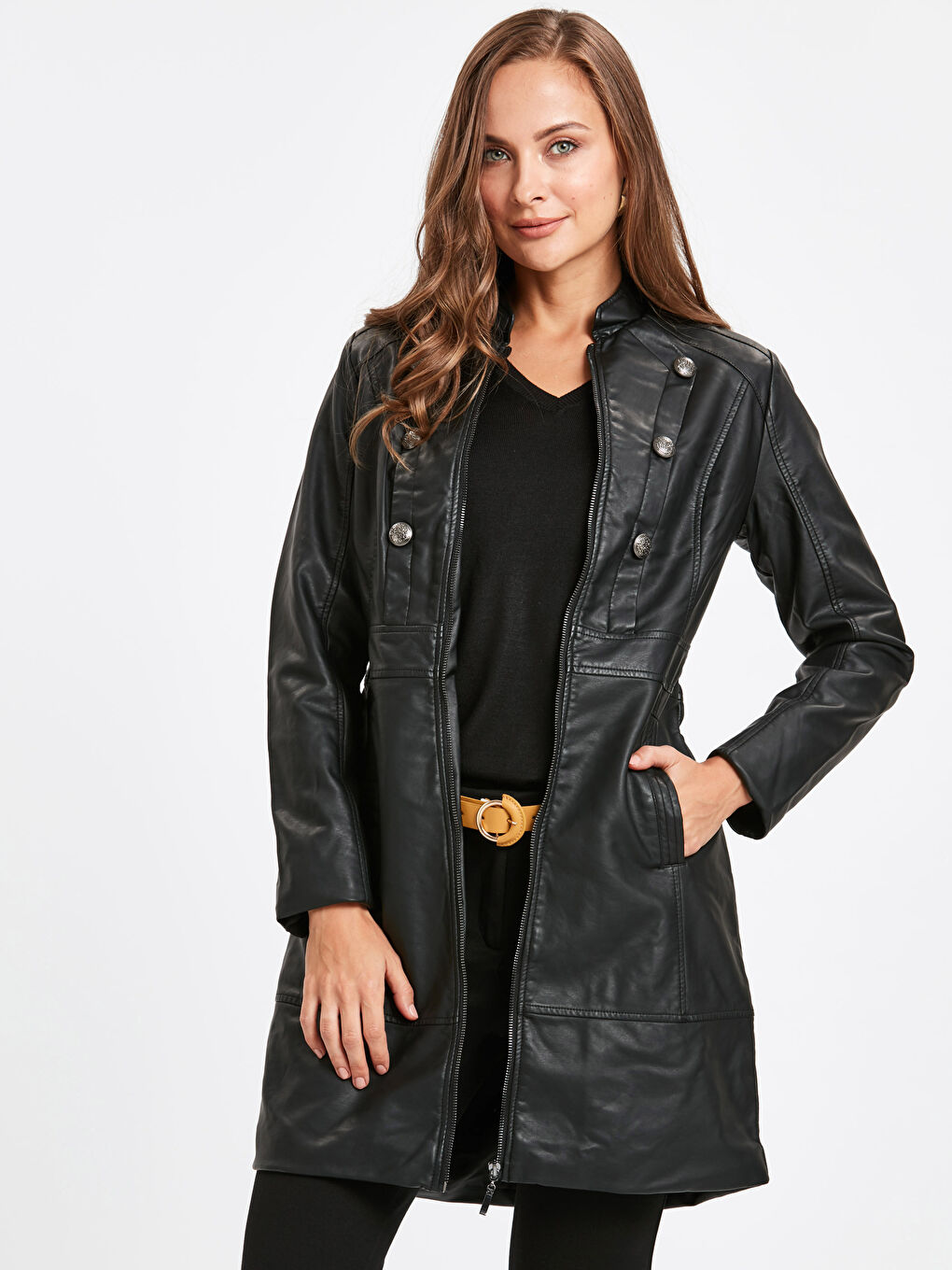 Siyah Deri Görünümlü Mont