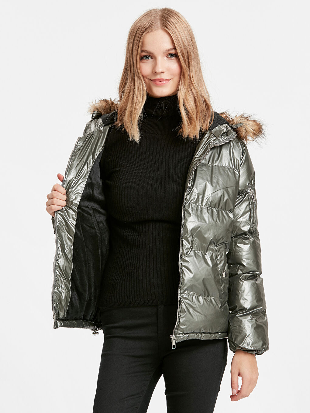 Haki Kapüşon Yaka Düz Cep Detaylı Kadın Şişme Mont-1