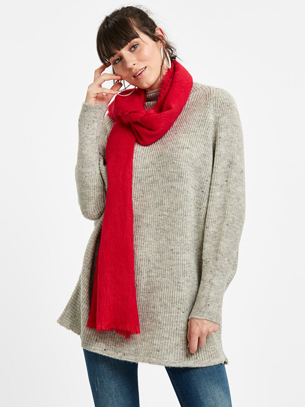 وشاح أحمر نساء