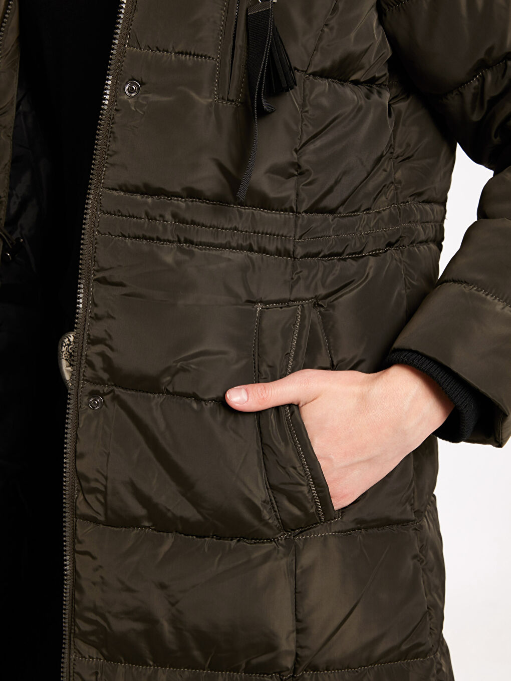 Haki Kapüşon Yaka Düz Cep Detaylı Kadın Şişme Mont-4