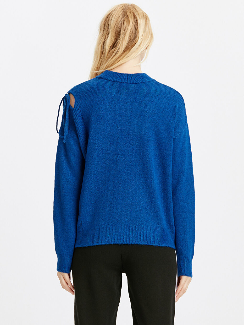 Женщины Голубой Свитер-1