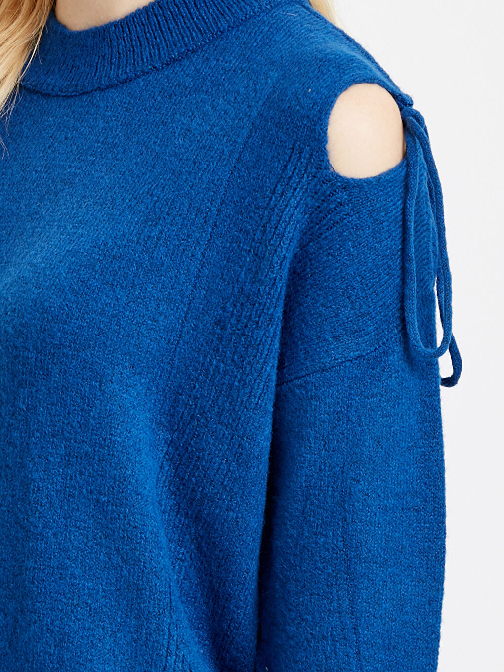 Женщины Голубой Свитер-3