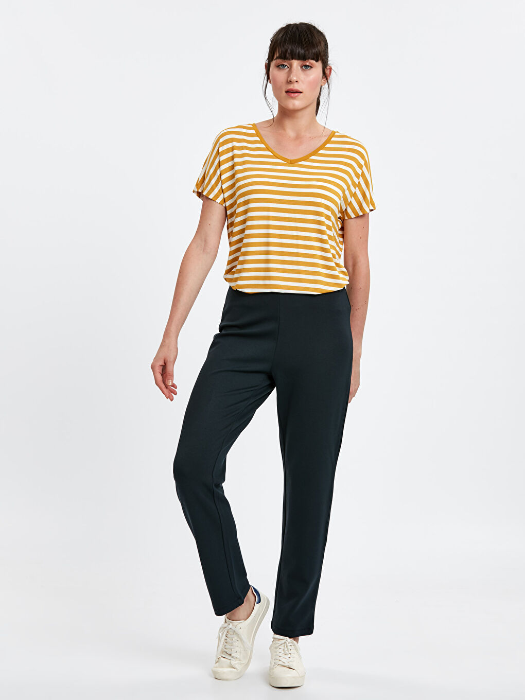 TAMNO PLAVA Donji Deo Trenerke Žena