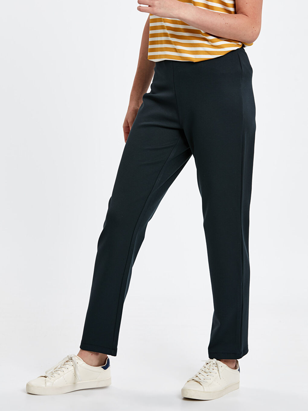 TAMNO PLAVA Donji Deo Trenerke Žena-1