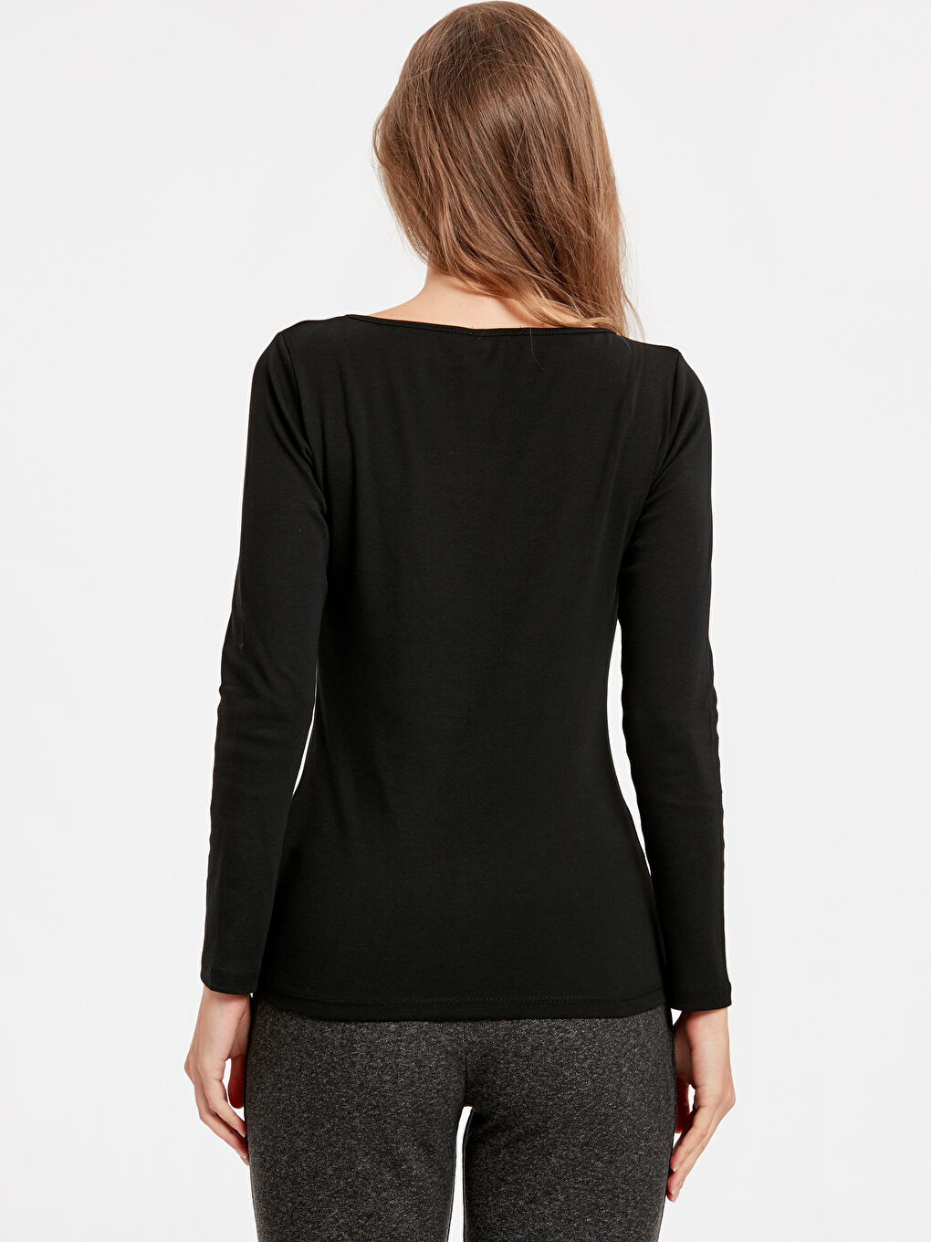 تي شيرت اسود نساء-1