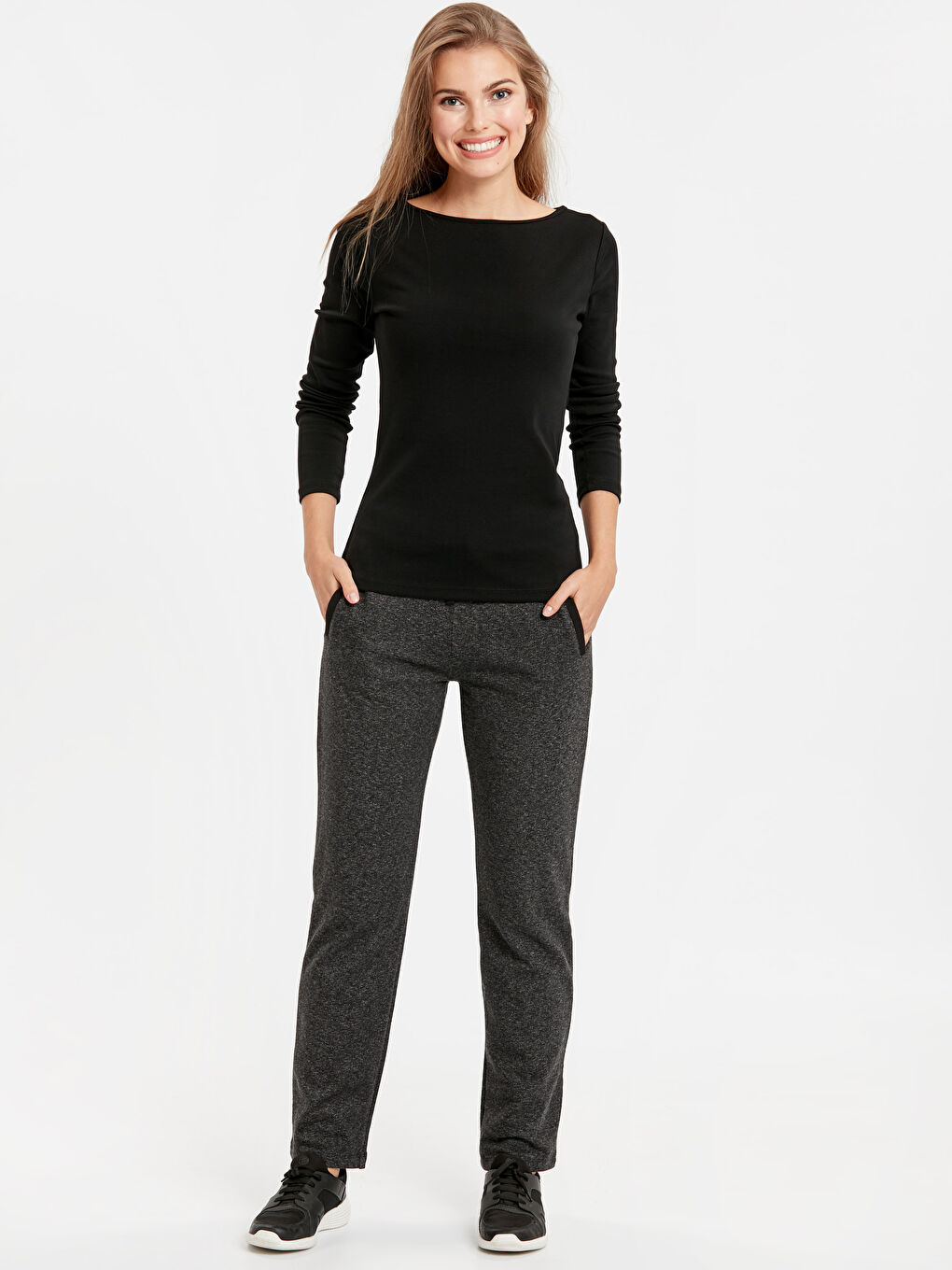 تي شيرت اسود نساء-2